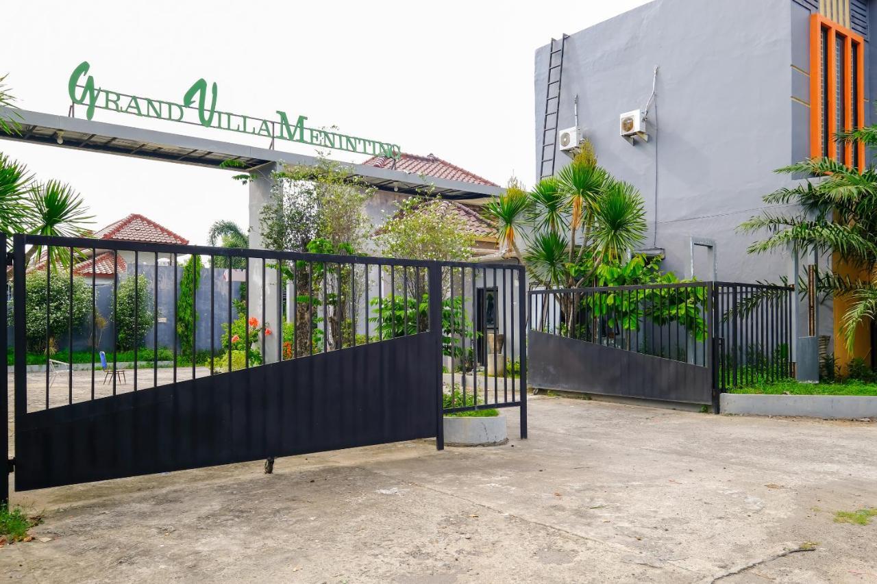 OYO 2284 Grand Villa Meninting Montongbuwoh Exterior foto