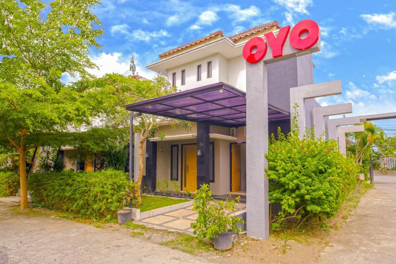 OYO 2284 Grand Villa Meninting Montongbuwoh Exterior foto